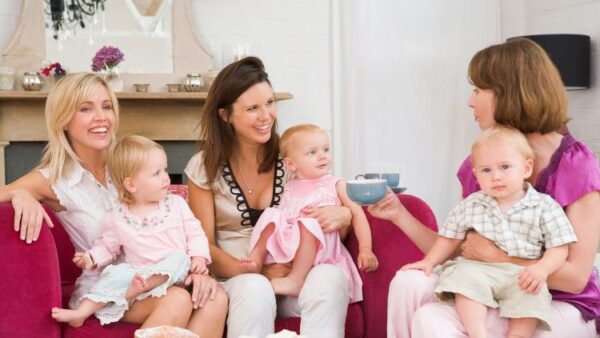 group of mothers sharing common and popular parenting advice, but is it good or bad parenting advice?