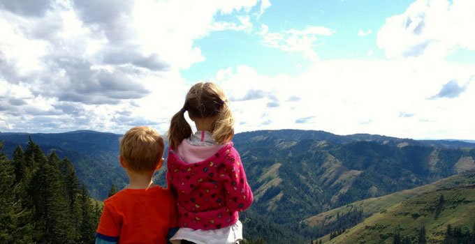 Thinking about taking the kids to the mountains? Do you know what to pack for a summer mountain vacation with kids? via www.sahmplus.com