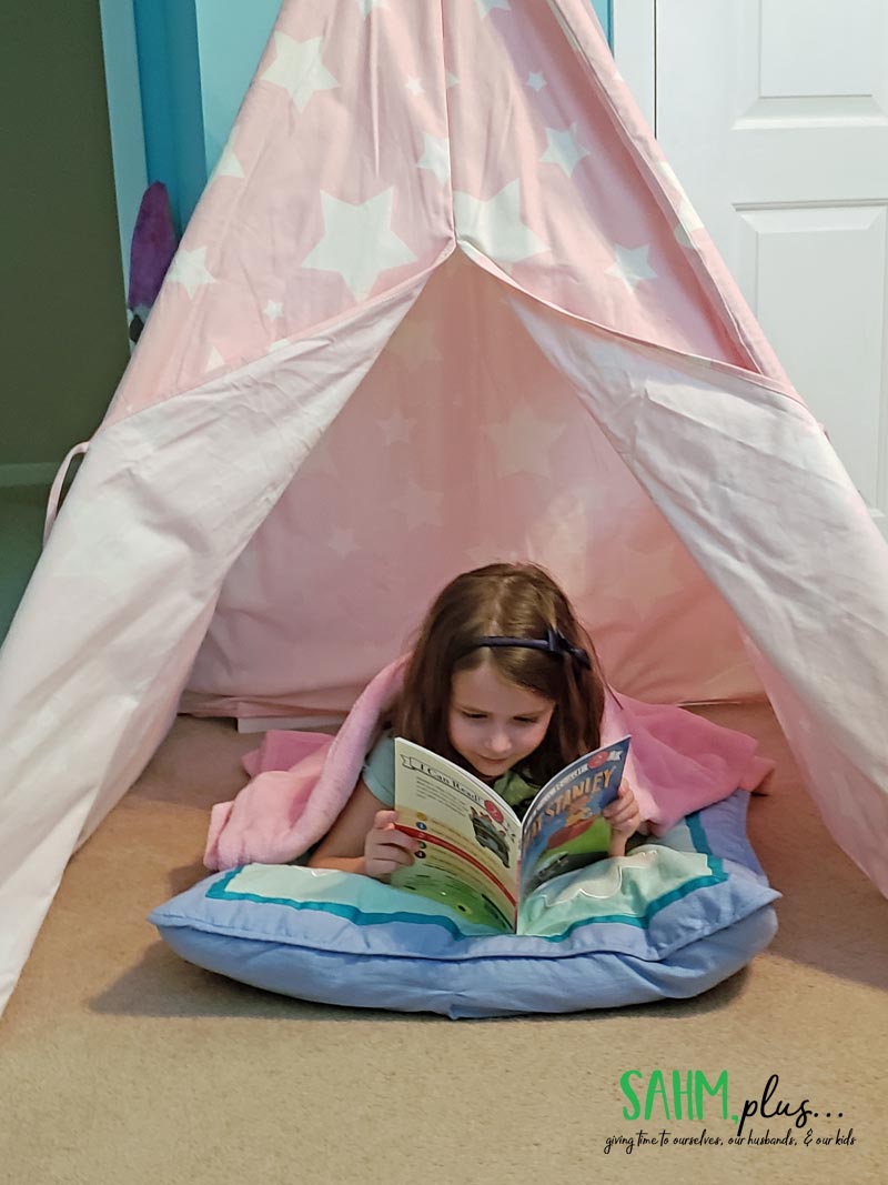 Use a reading corner to make reading more fun for kids | sahmplus.com