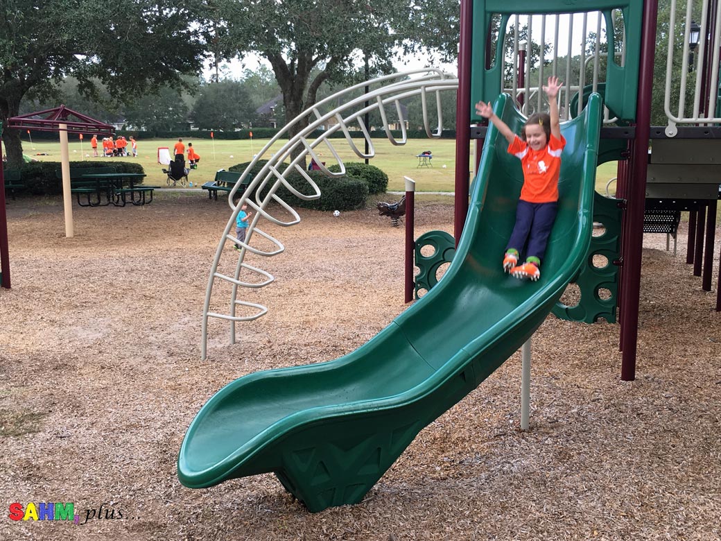 At the park - reward ideas for good behavior and filling a reward jar | www.sahmplus.com